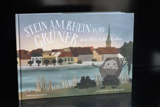 illustrated children's book, by viviane itten. Name of the book: Stein am Rhein wird grüner, dank Steini und den Kindern, aesthetic colours, carefully drawn
